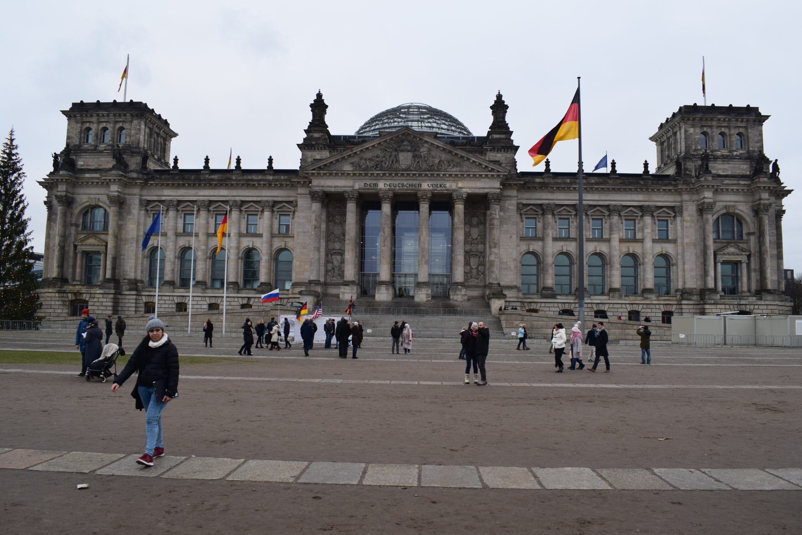 Monumento histórico en Berlín Vista del monumento histórico en Berlín, destacando su arquitectura impresionante y el simbolismo cultural que representa en la ciudad