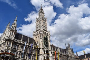 vista-plaza-principal-munich-marienplatz-con-edificios-historicos